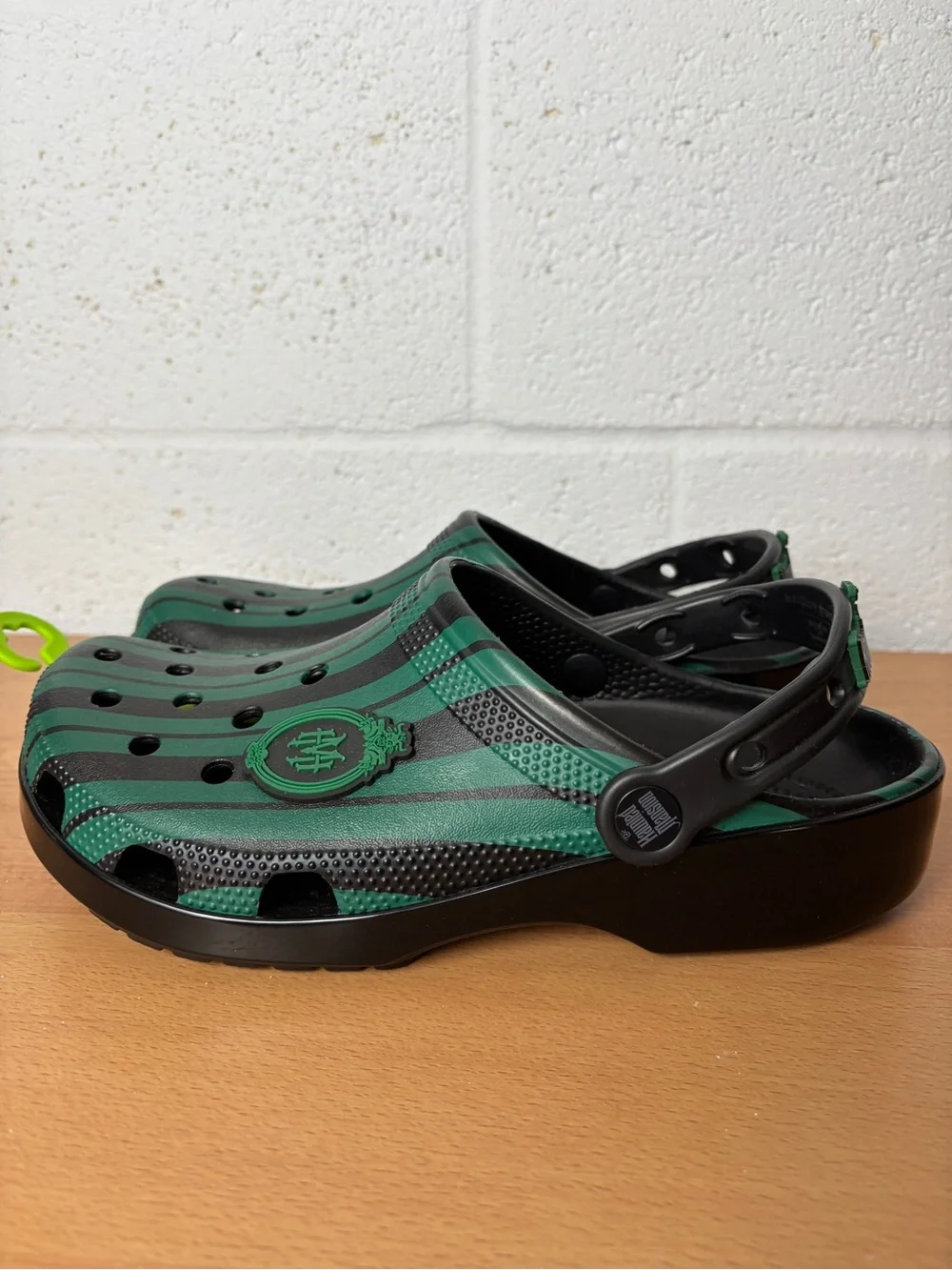 CROCS fun striped